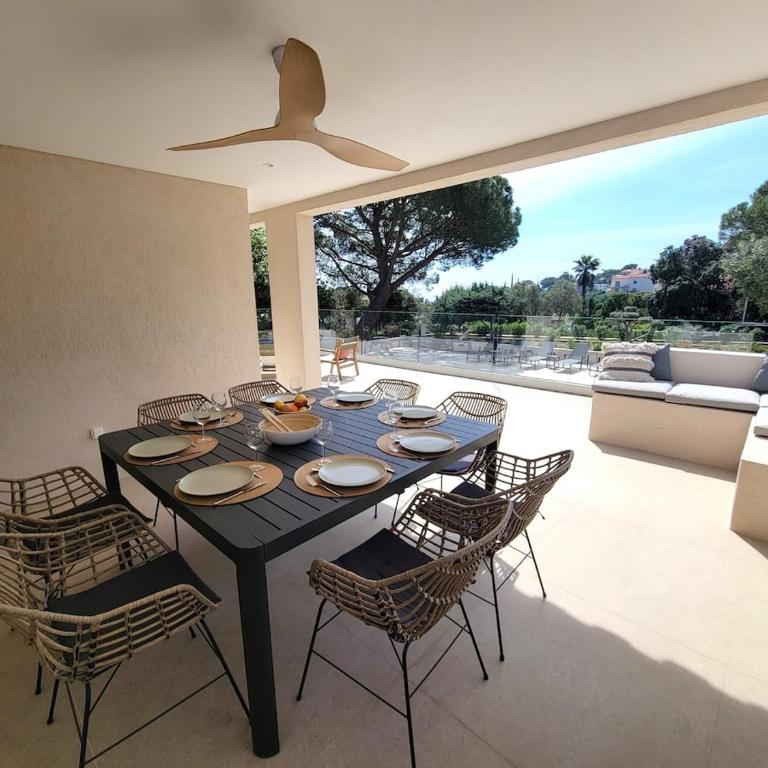 Villa Boucharel, grande piscine, à 10 min à pied de la plage - Villa - 36