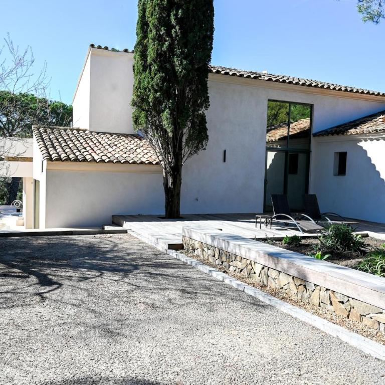 Villa Boucharel, grande piscine, à 10 min à pied de la plage - Villa - 38