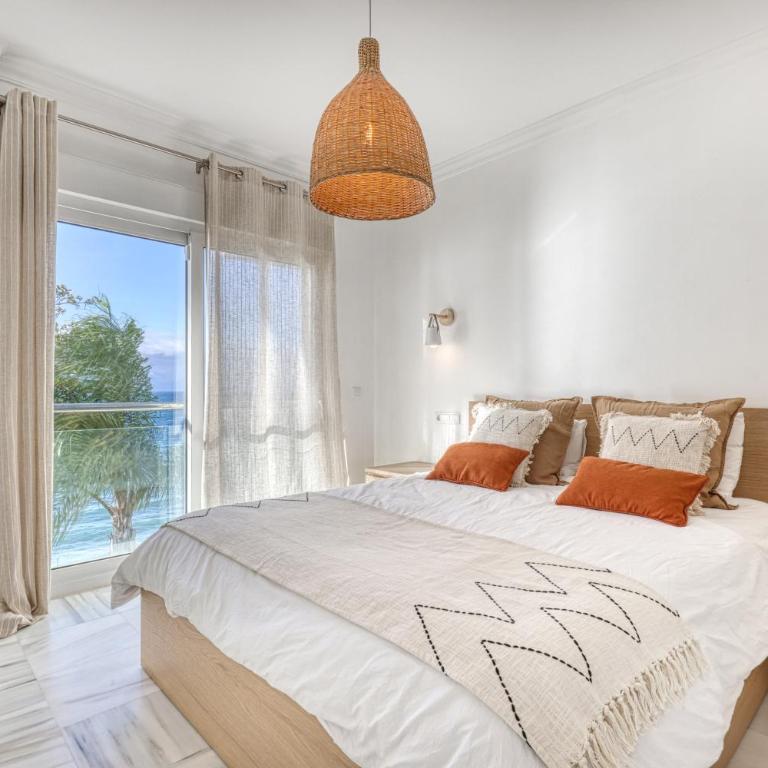 Apartamento en primera línea de playa en Estepona - Apartamento de 2 dormitorios - Frente al océano - 10