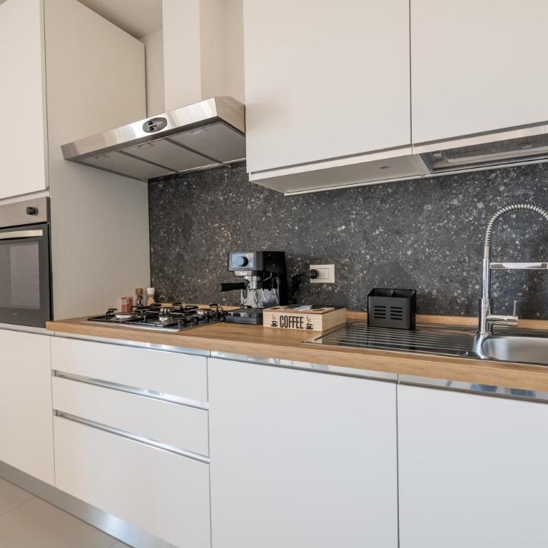 White Coast Relax & Stay - Suite Familiare con Balcone - 4