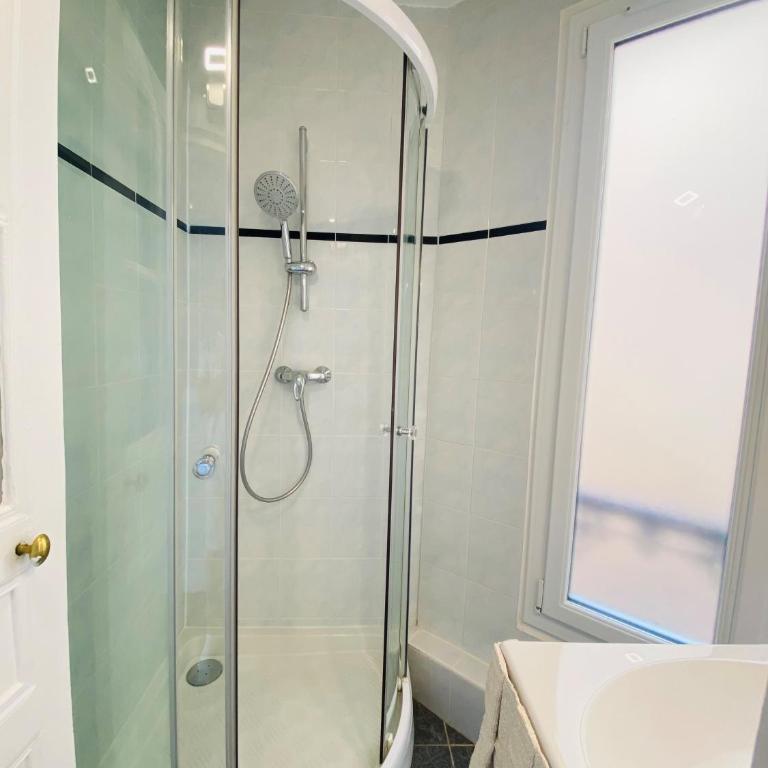 Elegant Montmartre Apartment Overlooking Paris Rooftops - Appartement - 21