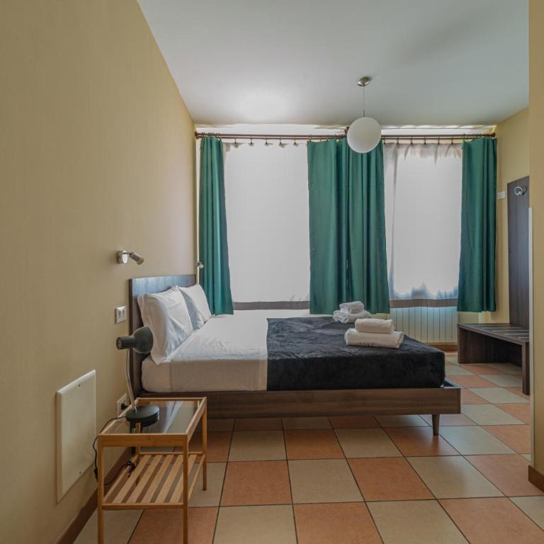 Marconi Lodge - Camera Matrimoniale con Bagno Privato - 1