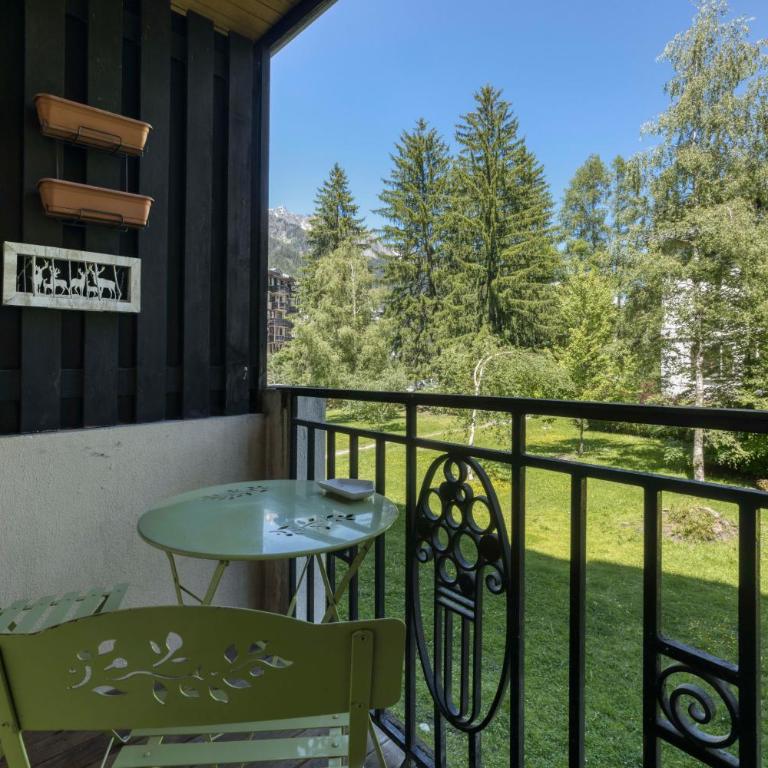 Apartment Chamois Blanc 1 - Central Chamonix Haven - Appartement - Vue sur Jardin - 14
