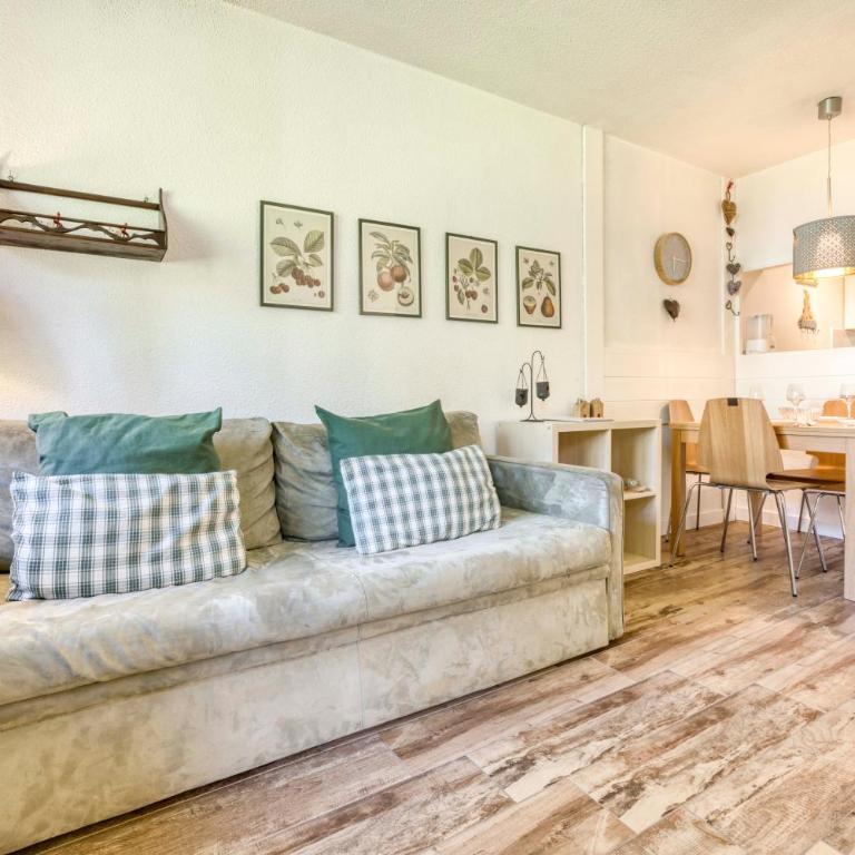 Apartment Chamois Blanc 1 - Central Chamonix Haven - Appartement - Vue sur Jardin - 1