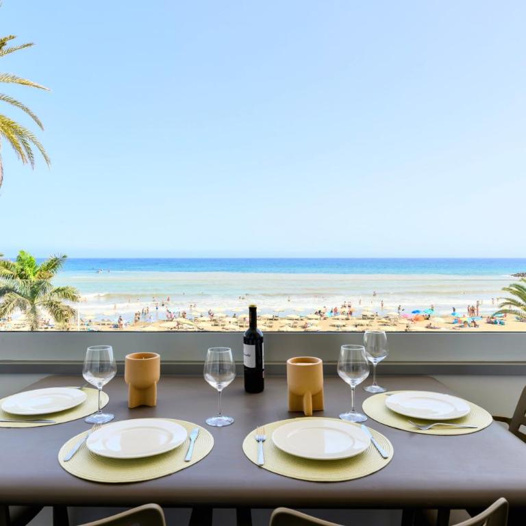 Charming 2 Bedroom Retreat with Beachfront Views - Apartment - 3
