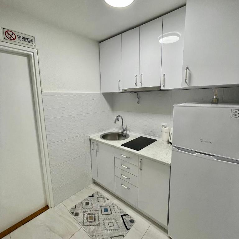 Studio Bulevar - One-Bedroom Apartment - 6