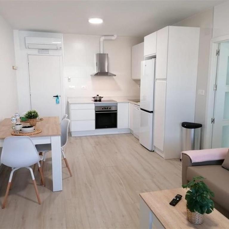 Residencia Universitaria Resa Emperador Carlos V - Two-Bedroom Deluxe Apartment - 4
