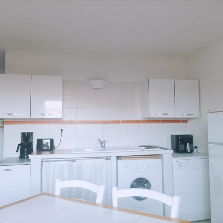 SP520-C154 Appartement 2 pièces 4 couchages SAINT PIERRE LA MER - Appartement 2 Chambres - 4