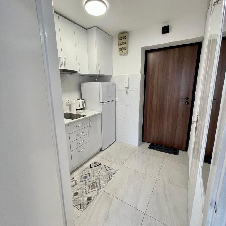 Studio Bulevar - One-Bedroom Apartment - 13