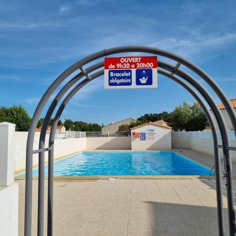 maison dans résidence piscine juillet et août - Casa con 1 dormitorio - 1