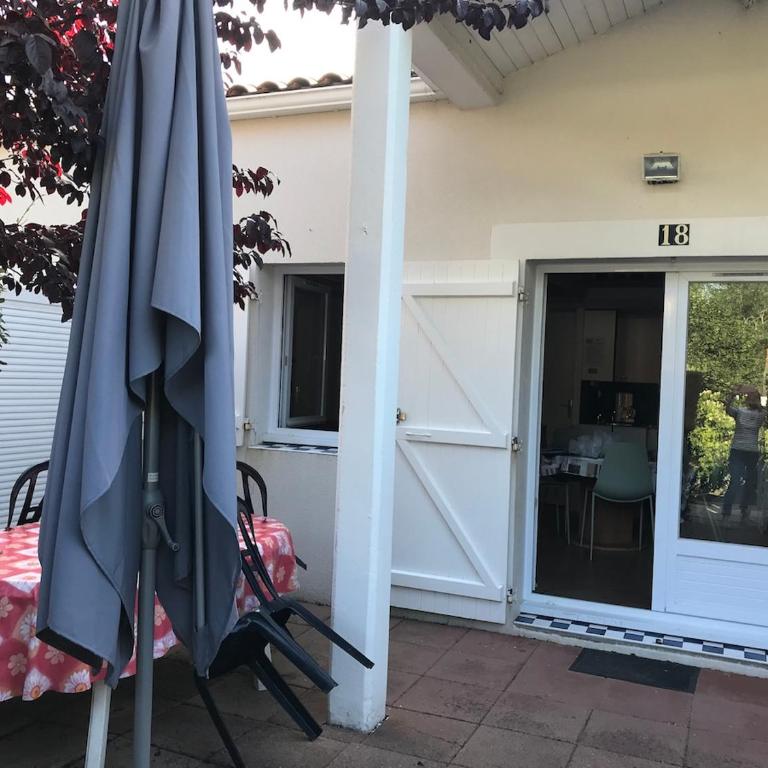 maison dans résidence piscine juillet et août - Casa con 1 dormitorio - 8