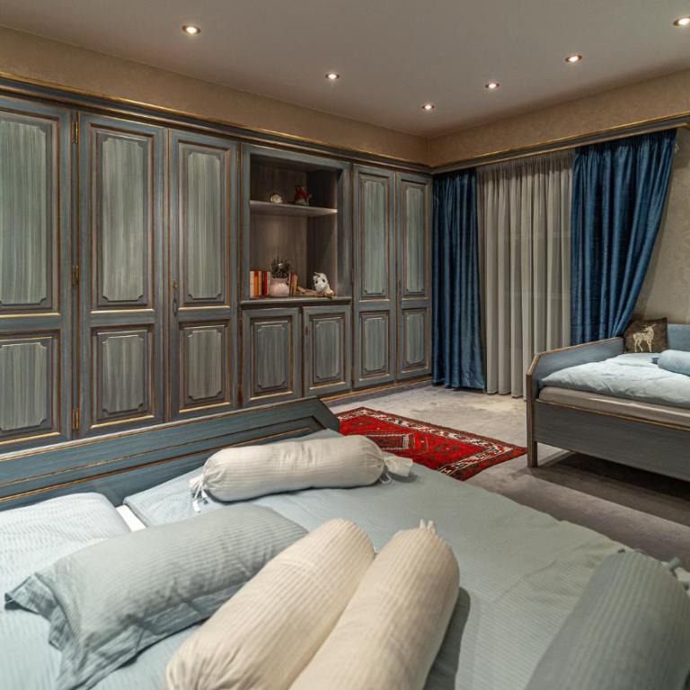 Villa Bostele with Five Bedrooms, Indoor Pool, Two Saunas & Garage - Villa - 28