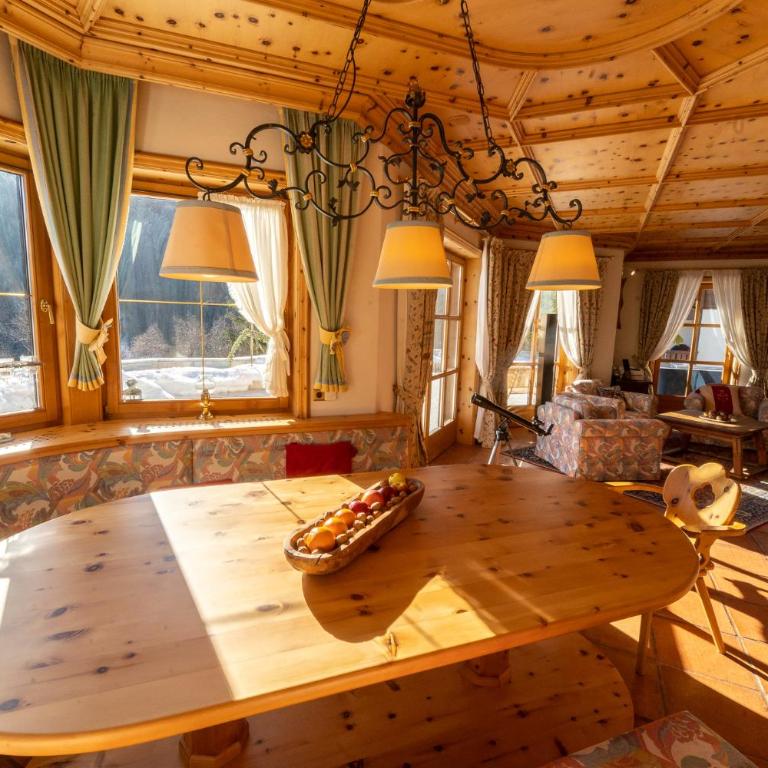 Villa Bostele with Five Bedrooms, Indoor Pool, Two Saunas & Garage - Villa - 18