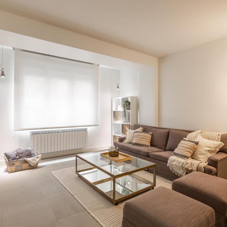 Apartamentos Kyns - Three-Bedroom Apartment - 1