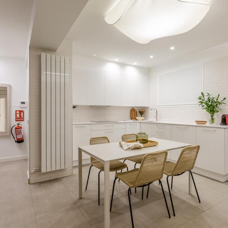 Apartamentos Kyns - Three-Bedroom Apartment - 5