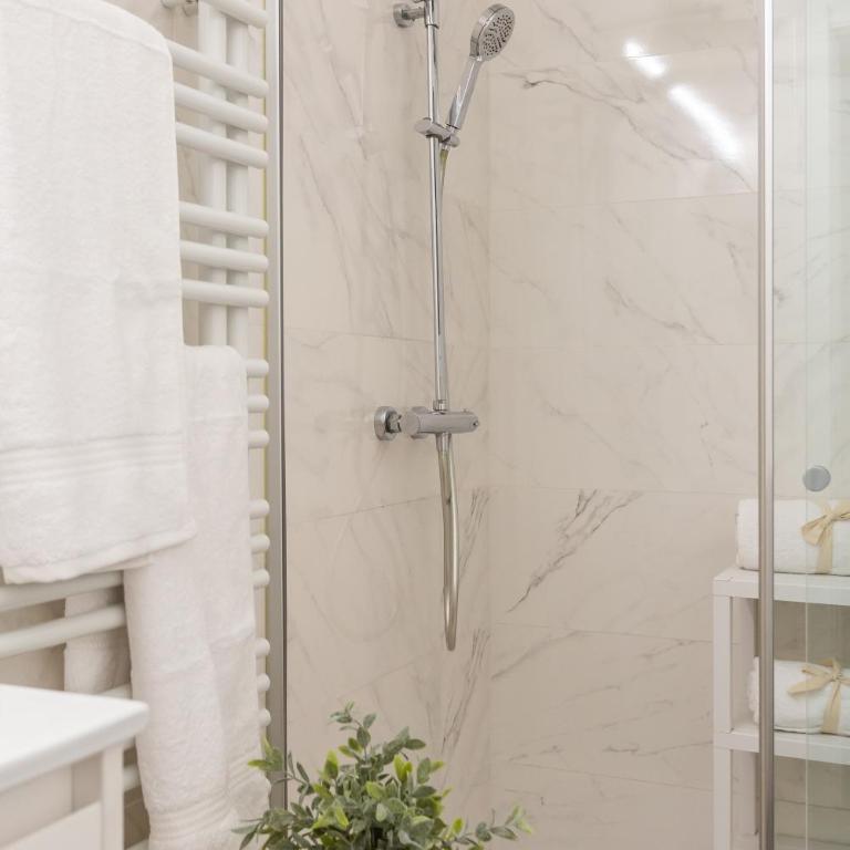 Apartamentos Kyns - Three-Bedroom Apartment - 24