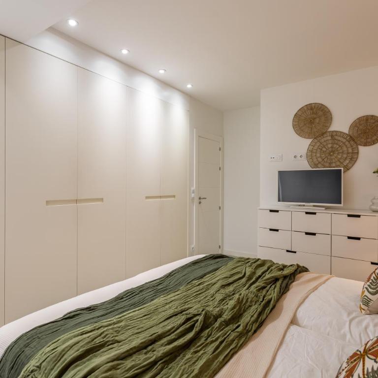 Apartamentos Kyns - Three-Bedroom Apartment - 29
