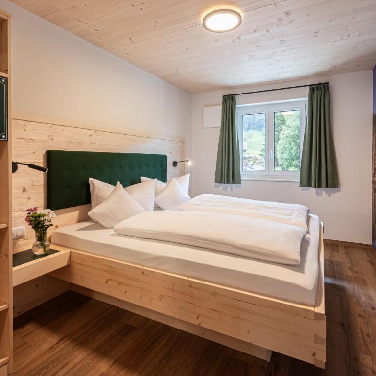 RUBEN 15 Ferienwohnungen - Apartment mit 3 Schlafzimmern und Balkon - 5