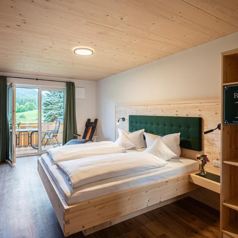 RUBEN 15 Ferienwohnungen - Apartment mit 3 Schlafzimmern und Balkon - 2