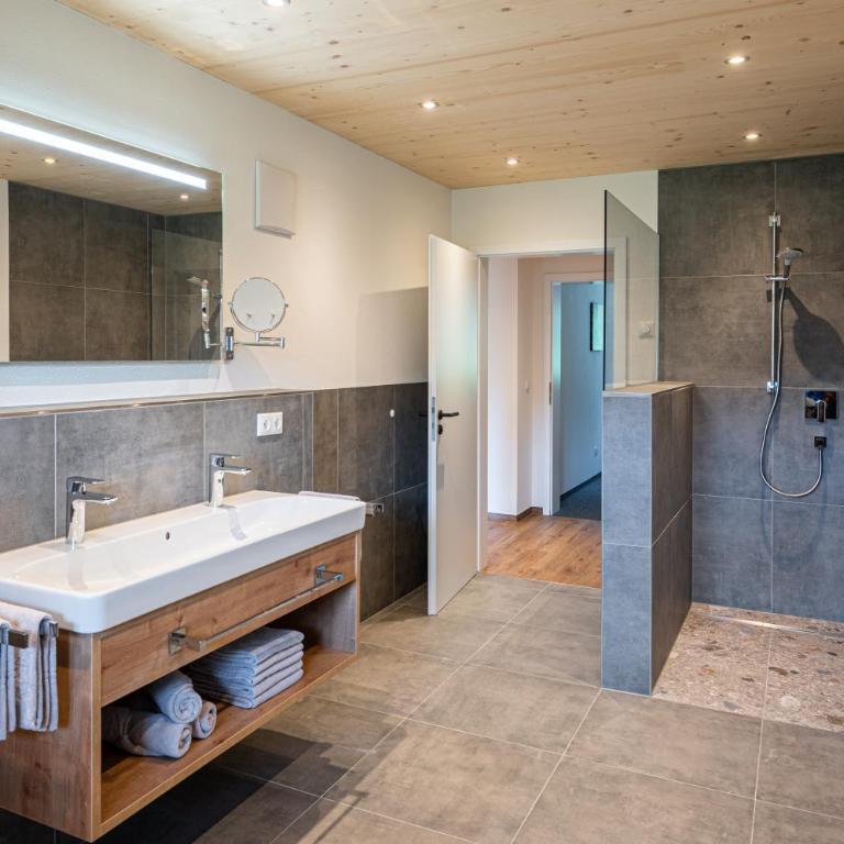 RUBEN 15 Ferienwohnungen - Apartment mit 3 Schlafzimmern und Balkon - 7