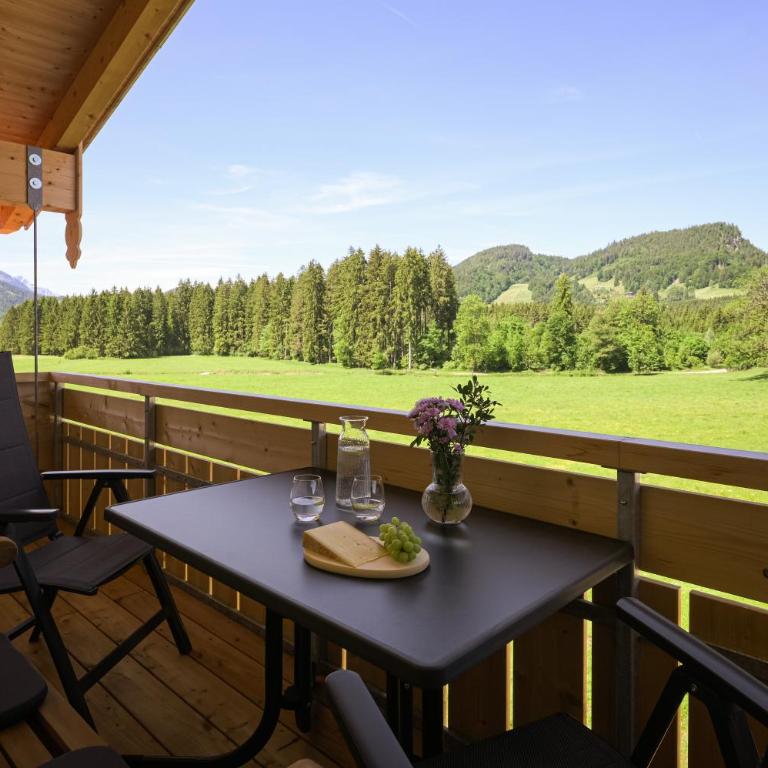 RUBEN 15 Ferienwohnungen - Apartment mit 3 Schlafzimmern und Balkon - 1
