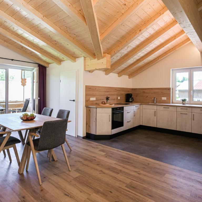 RUBEN 15 Ferienwohnungen - Apartment mit 3 Schlafzimmern und Balkon - 4