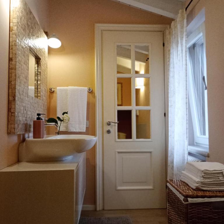Mansarda in Piazzetta Centro Storico - Appartamento con 2 Camere da Letto - 11