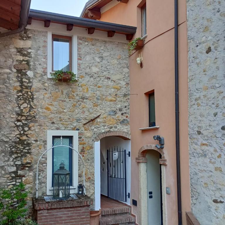 Mansarda in Piazzetta Centro Storico - Appartamento con 2 Camere da Letto - 45