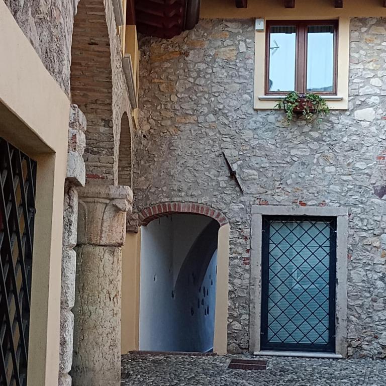 Mansarda in Piazzetta Centro Storico - Appartamento con 2 Camere da Letto - 49