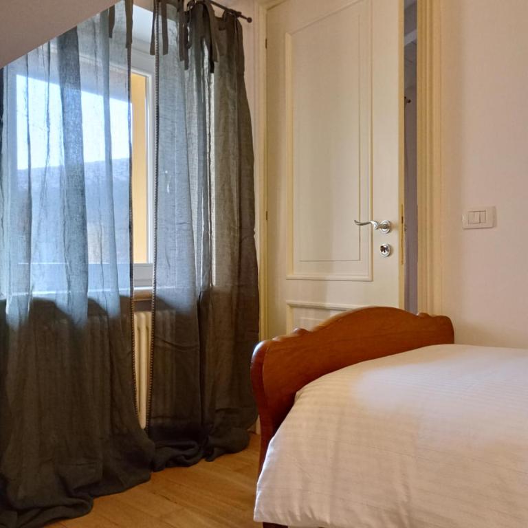 Mansarda in Piazzetta Centro Storico - Appartamento con 2 Camere da Letto - 43
