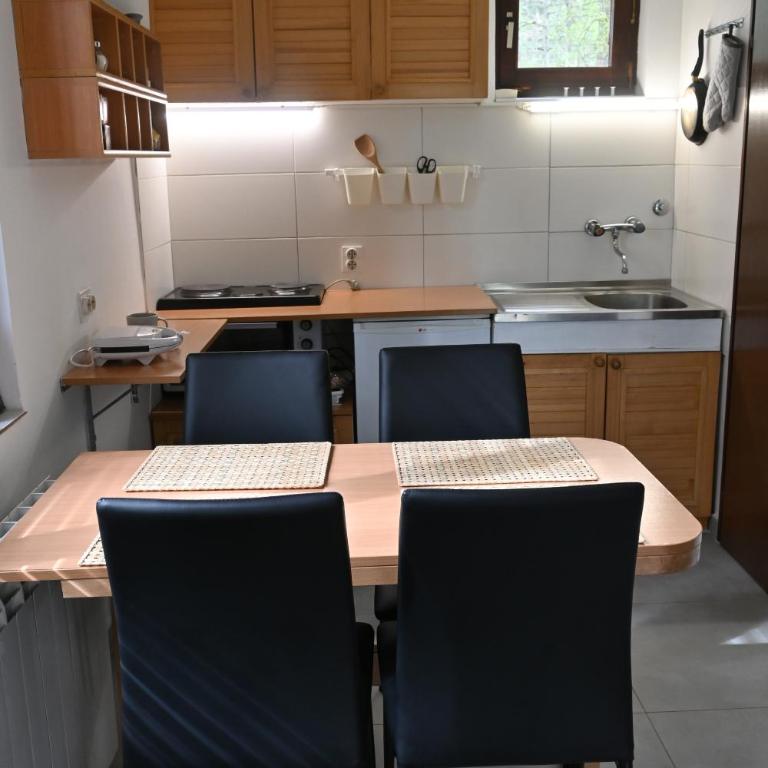 DIVCIBARE KUCA centar - Kuća sa 2 Spavaće Sobe - 8