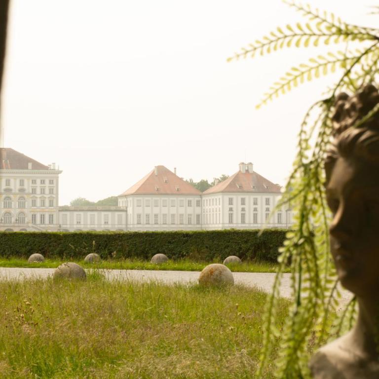 Vis-à-Vis Schloss Nymphenburg - Rondellapartments - Zweibettzimmer mit Blick - 10