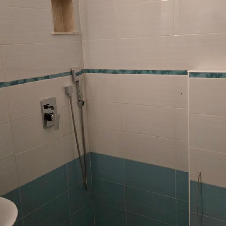 Hotel Porto Otrant - Četvorokrevetna Soba s Terasom - 6