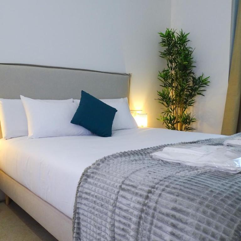 Loft Valencia PTZ - Between Arts Roig Arena & Ruzafa Street Suites - Private Entry - One-Bedroom Apartment - Non-Smoking - 15