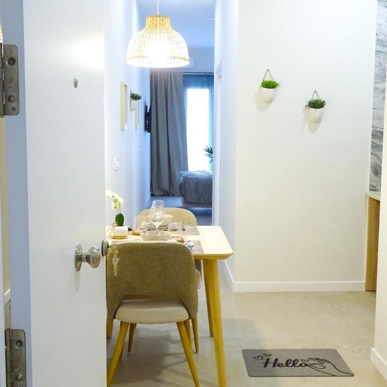 Loft Valencia PTZ - Between Arts Roig Arena & Ruzafa Street Suites - Private Entry - One-Bedroom Loft Apartment with One Queen Bed - 2