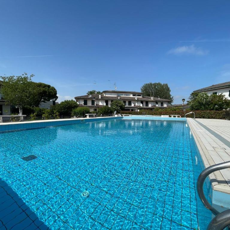 Amazing villa with private garden - Villa - 4