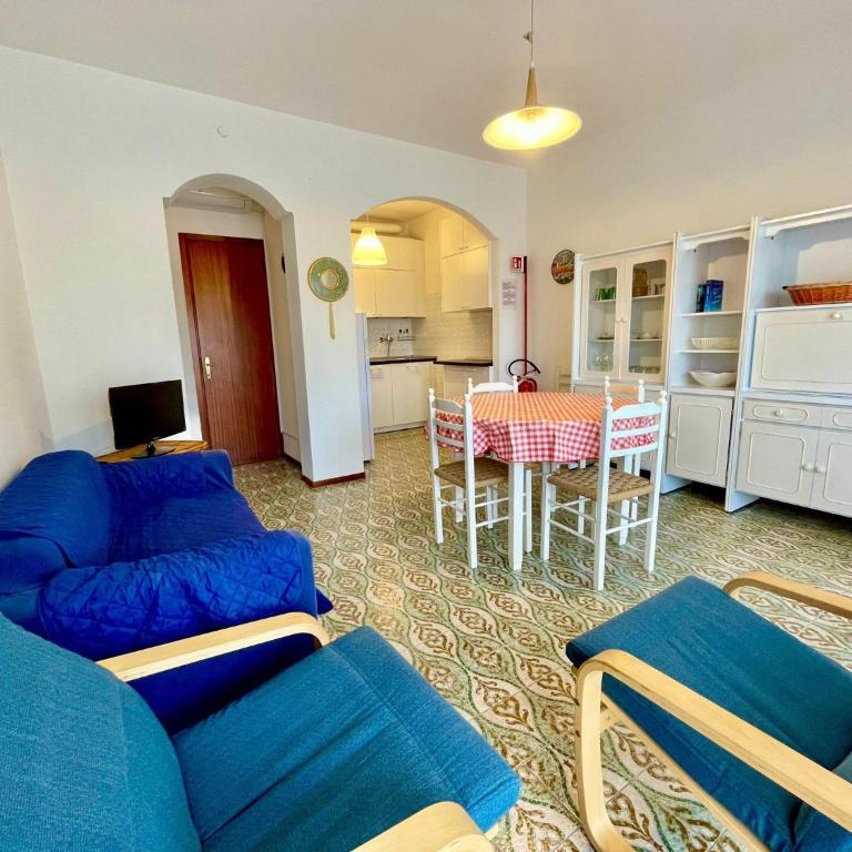 Amazing villa with private garden - Villa - 2