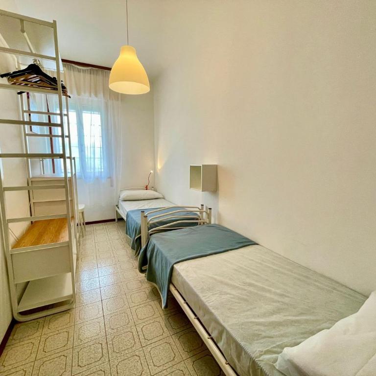 Amazing villa with private garden - Villa - 5