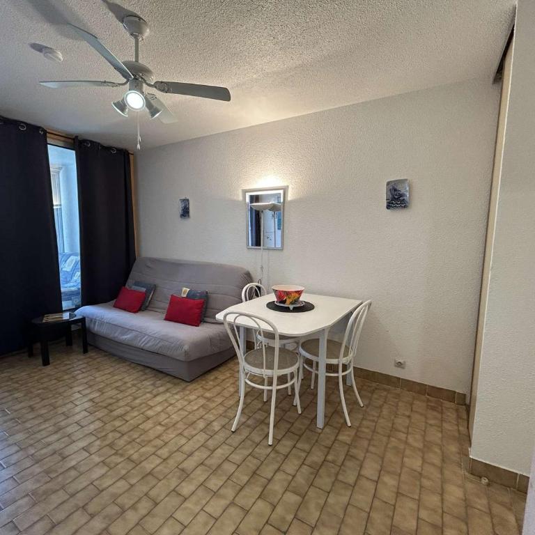 Studio cabine 4 pers avec piscine, terrasse, proche commodités - Grau-du-Roi - FR-1-250-140 - Apartment (4 Erwachsene) - 10