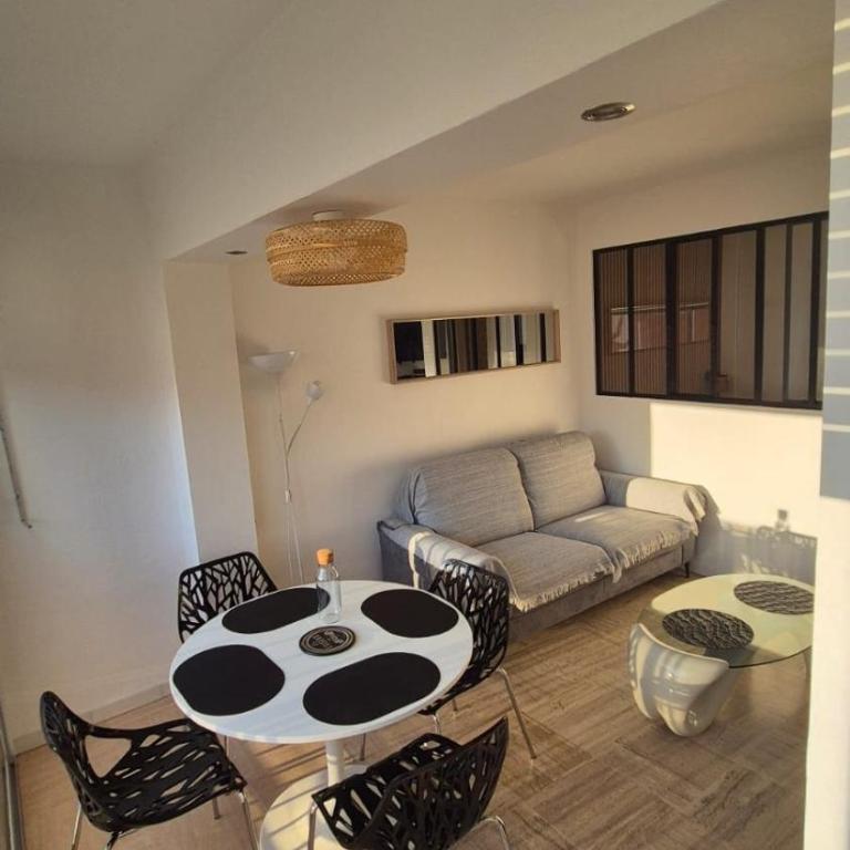 Port de Hyères appartement 4 personnes et parking - Appartamento con 1 Camera da Letto - 5