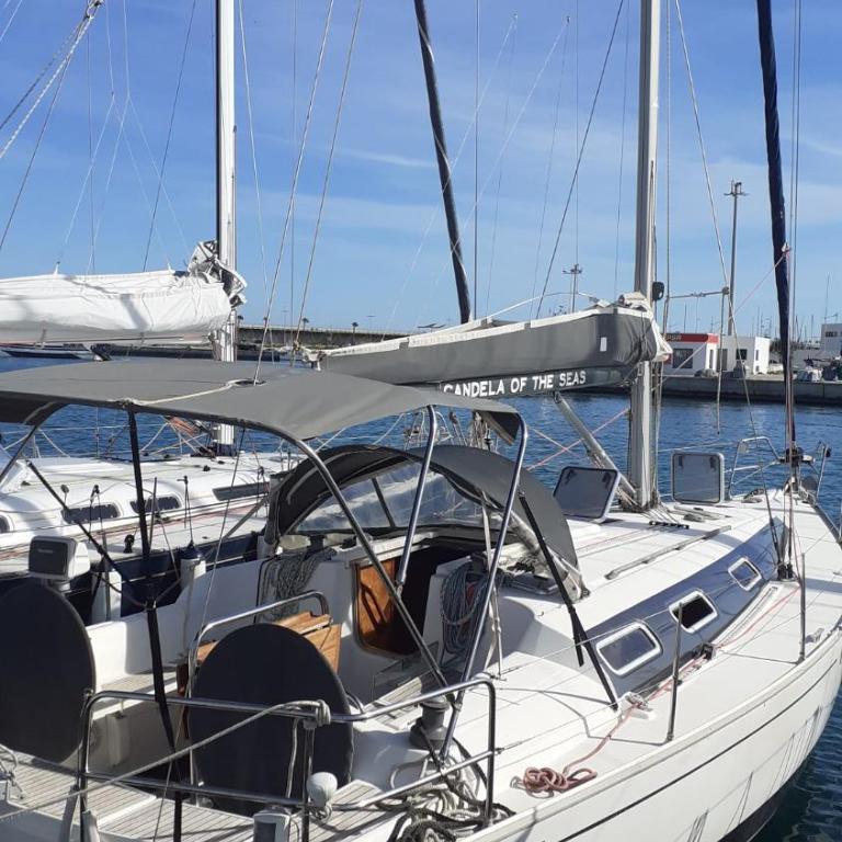 Magnificent sailboat with free parking for cars - Mobile Home - 8
