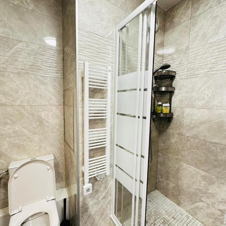 New Apartment in Paris center metro 7 & 14 Maison Blanche - Appartement 1 Chambre - 28