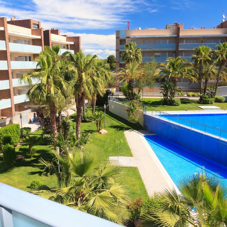 UHC Spa Aqquaria Family Complex - Two-Bedroom Apartment with Pool View - 24