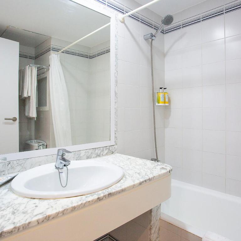 BQ Sarah -Adults Only - Twin Room - 6