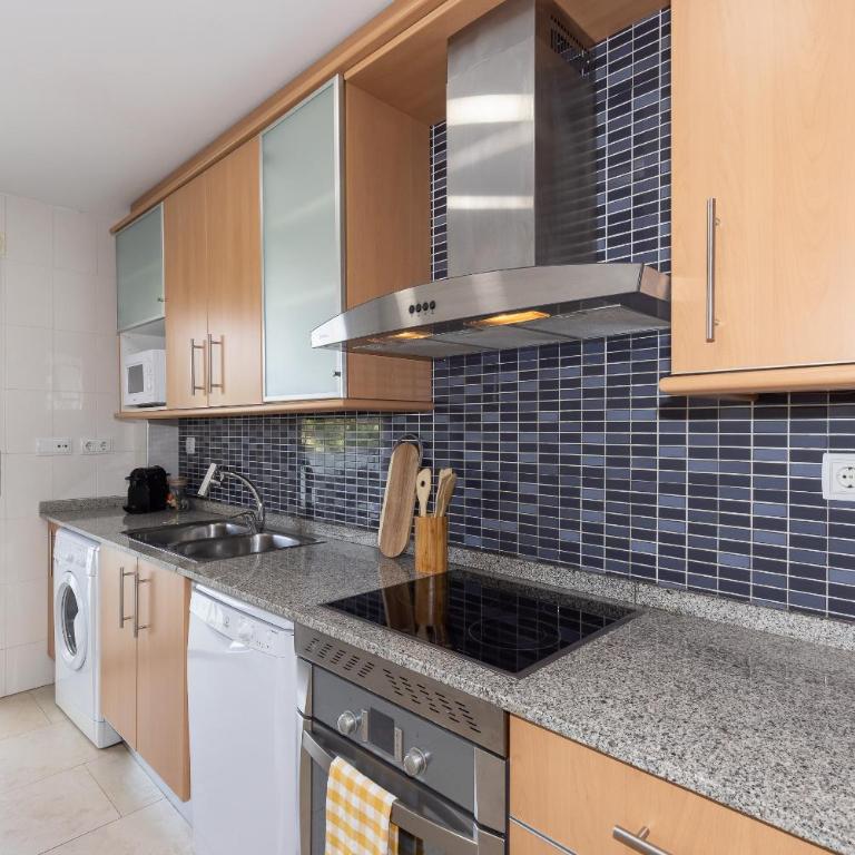 UHC Spa Aqquaria Family Complex - Two-Bedroom Apartment with Pool View - 8