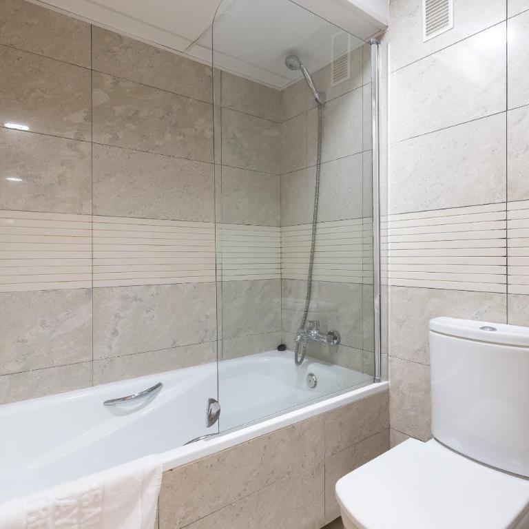 UHC Spa Aqquaria Family Complex - Two-Bedroom Apartment with Pool View - 18