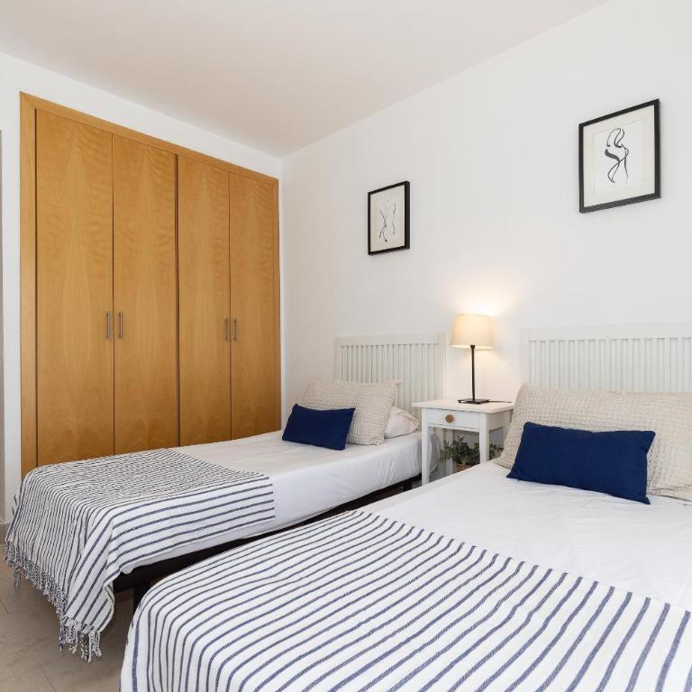 UHC Spa Aqquaria Family Complex - Two-Bedroom Apartment with Pool View - 28