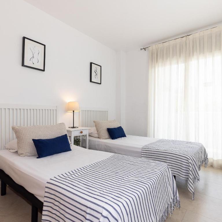 UHC Spa Aqquaria Family Complex - Two-Bedroom Apartment with Pool View - 14