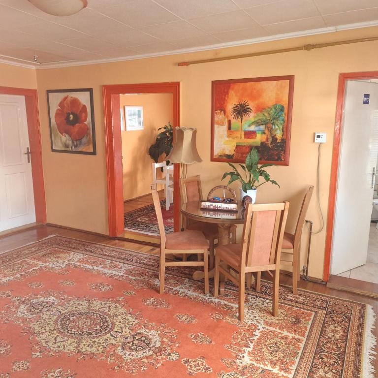 Modern&Cozy Bosnian house with GARDEN+FREE parking - Porodični Apartman Tipa "Suite" - 12