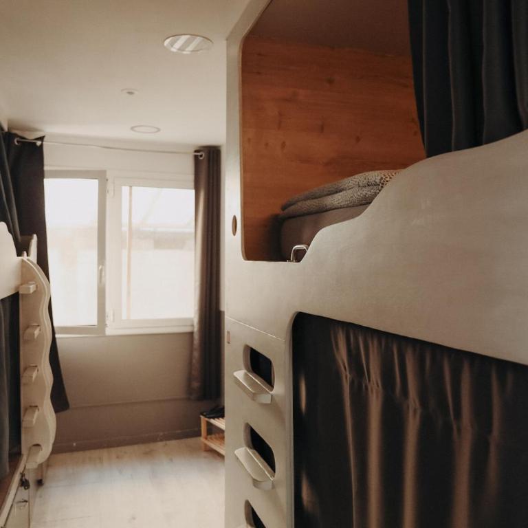 Onefam Ramblas - Bed in 6-Bed Mixed Dormitory Room - 2